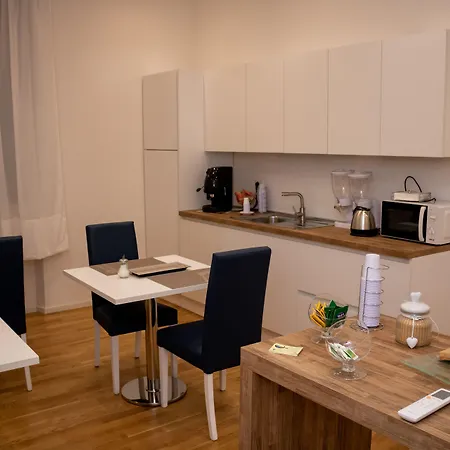 Beauty House Via Veneto Couette-café 3*